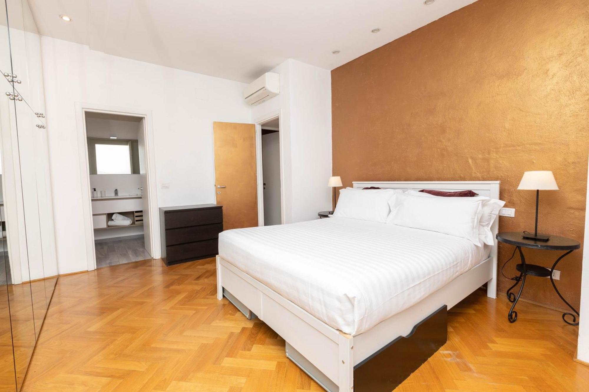 Fontana Di Trevi Modern Apartment